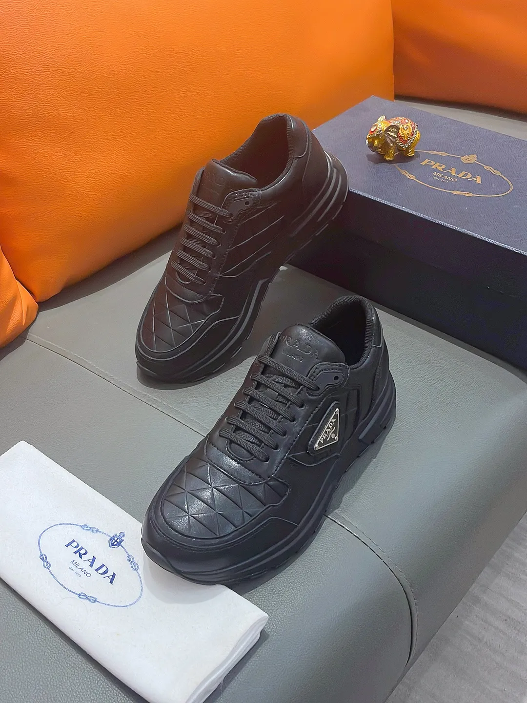 Men's shoes PRADA "Prada" P540 Regular size: 38-44 (casual shoes) Product materials: Selected cowhide upper, soft sheepskin feet, original factory special outsole.